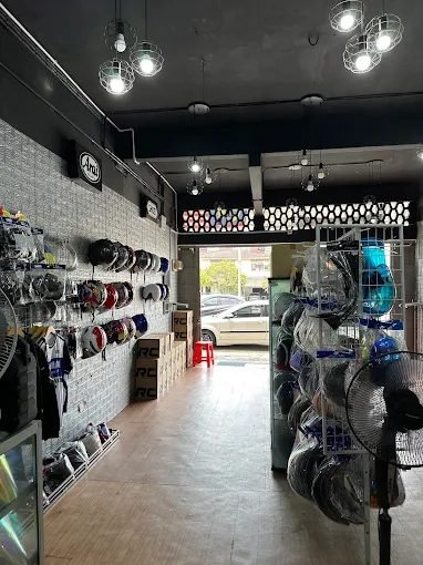 MOTOJACK HELMET SHOP KUANTAN