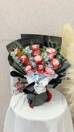 Couple Garden Florist