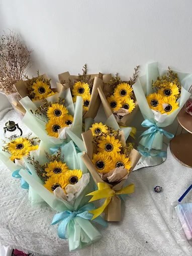 Lorla Bouquet and Ballons (Online Florist)