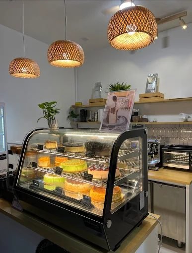 Surprise Bloomer Chenang (Cheese Cakes, Smoothies & Coffee)